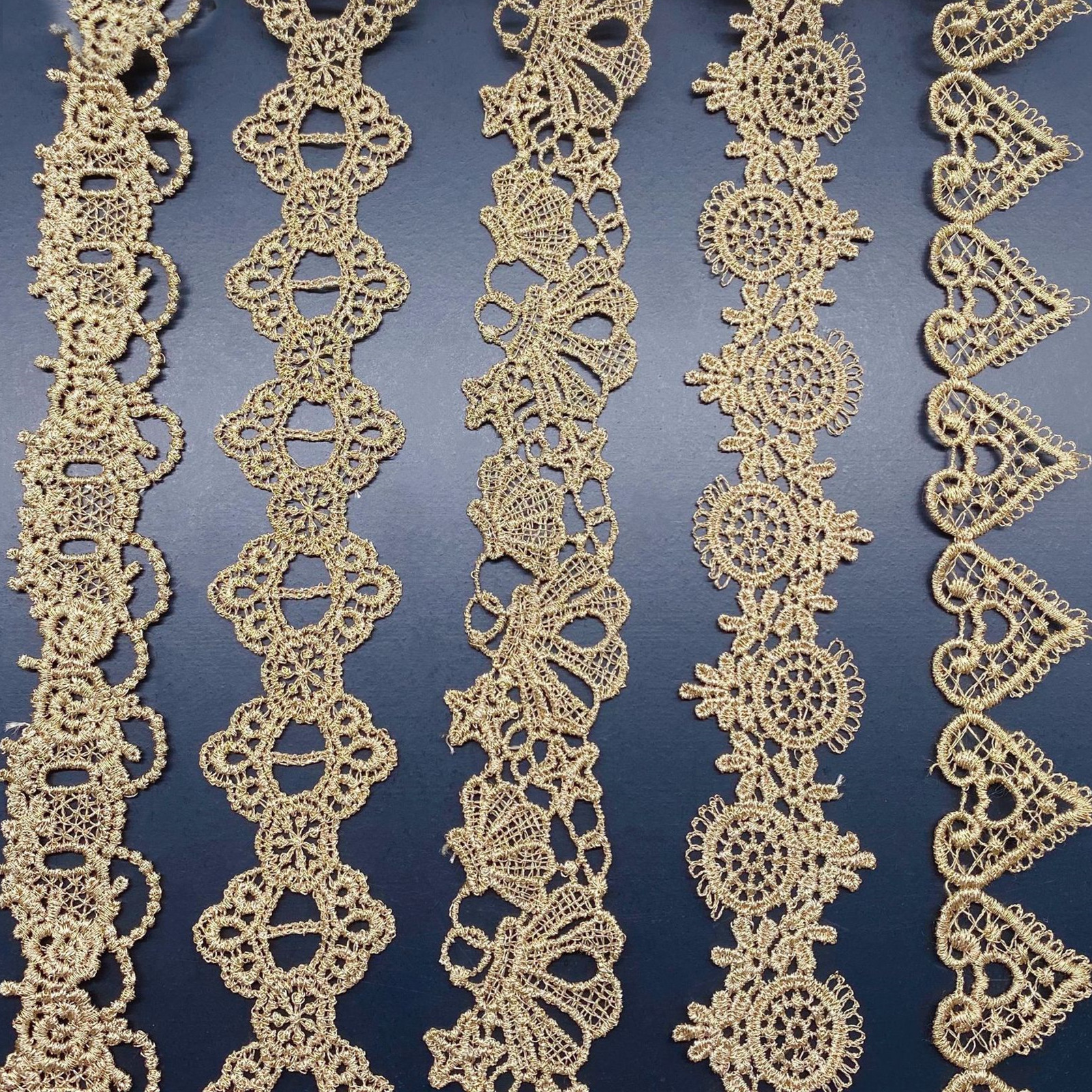 2yards Golden Embroidered Love - Lace Ribbon Trim recension och pris