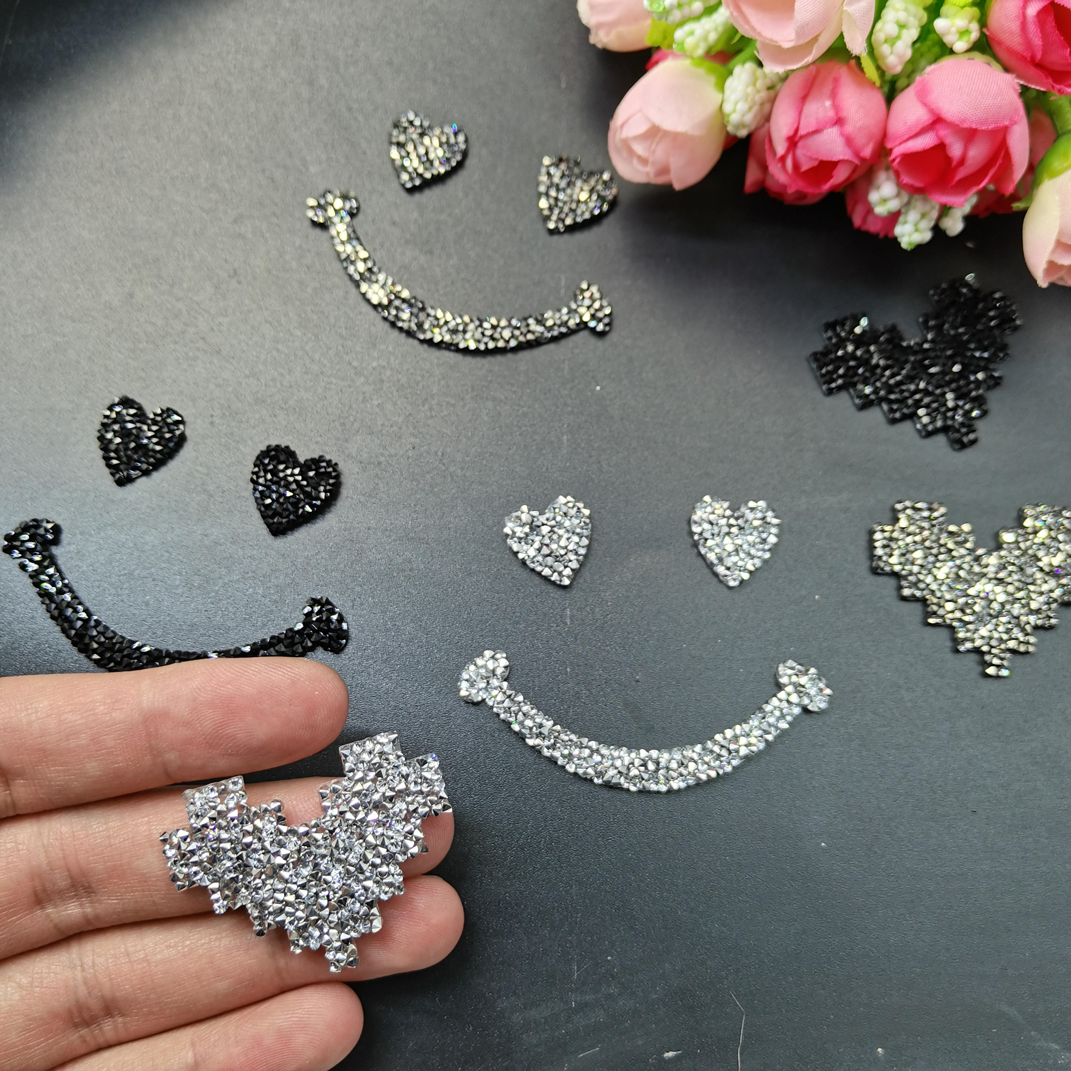 New 3colors Glitter Heart Smil - Hotfix Rhinestone Sheet recension och pris