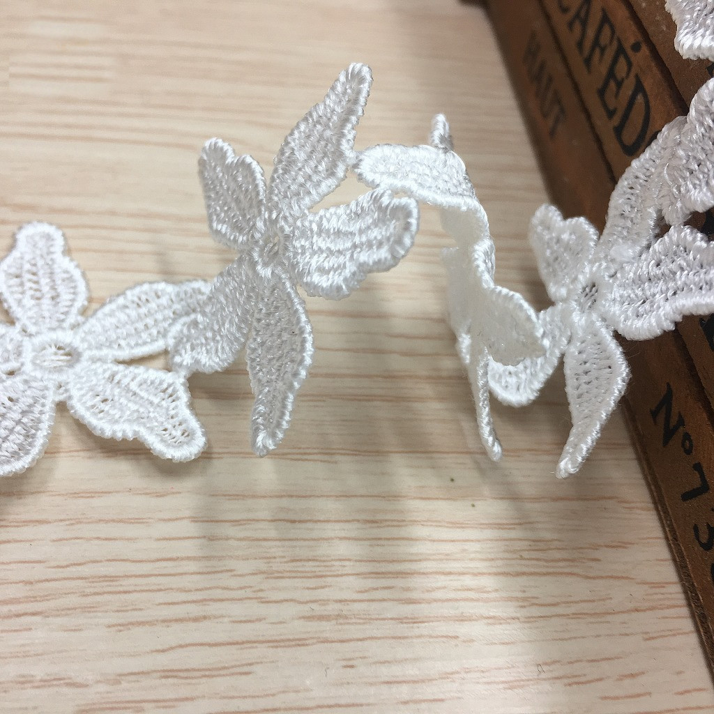 Embroidered Five-leaf Flower O - Lace Ribbon Trim recension och pris
