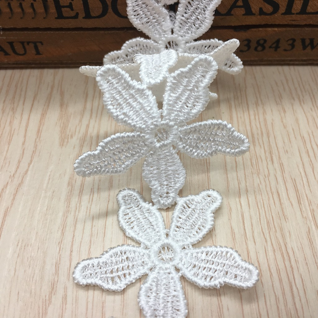 Embroidered Five-leaf Flower O - Lace Ribbon Trim recension och pris