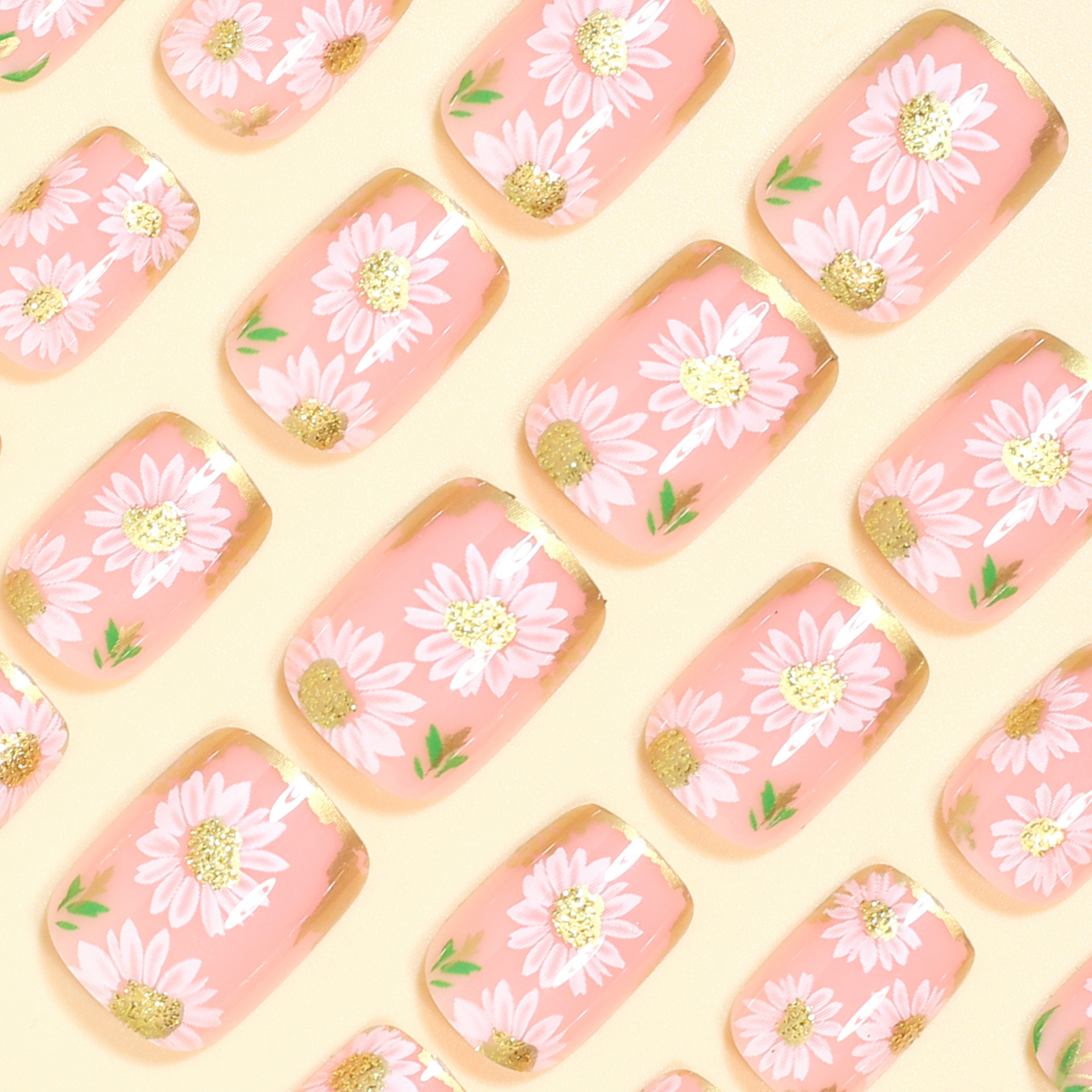 Short Square fake nails golden - Embroidery Embellishments recension och pris