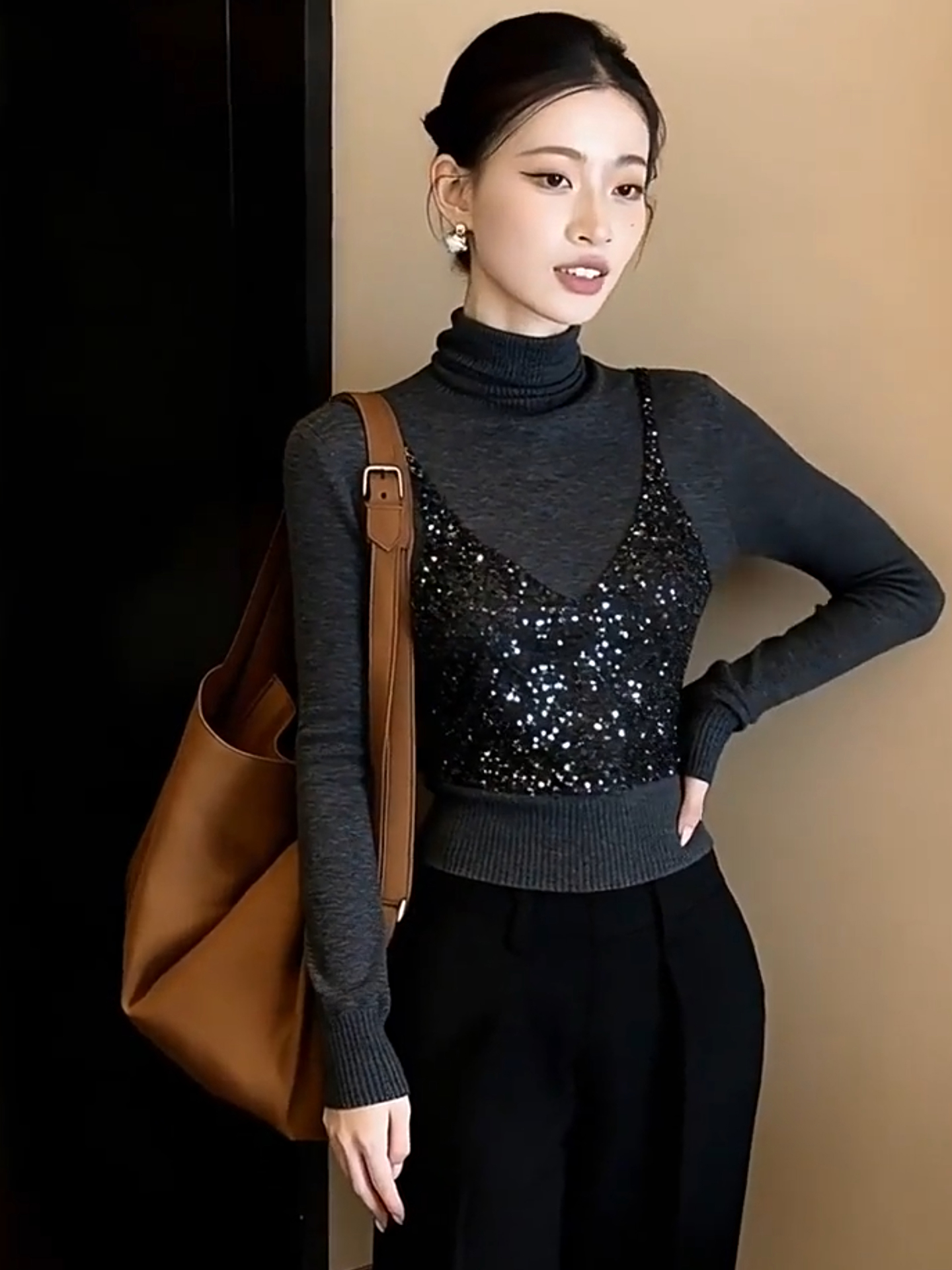 Chic High Neck Sparkling Sequi - Sequin Fabric Panel recension och pris