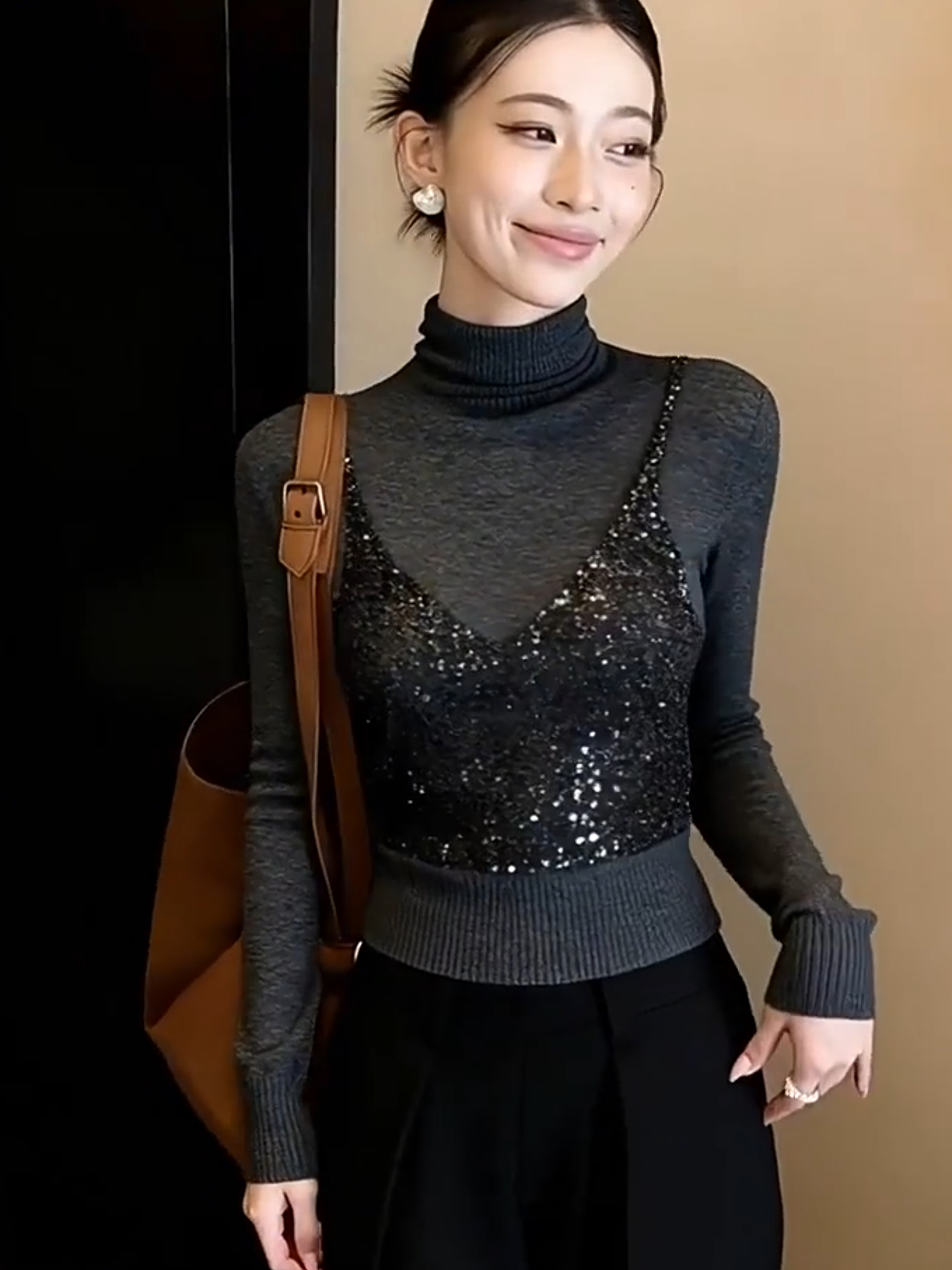 Chic High Neck Sparkling Sequi - Sequin Fabric Panel recension och pris