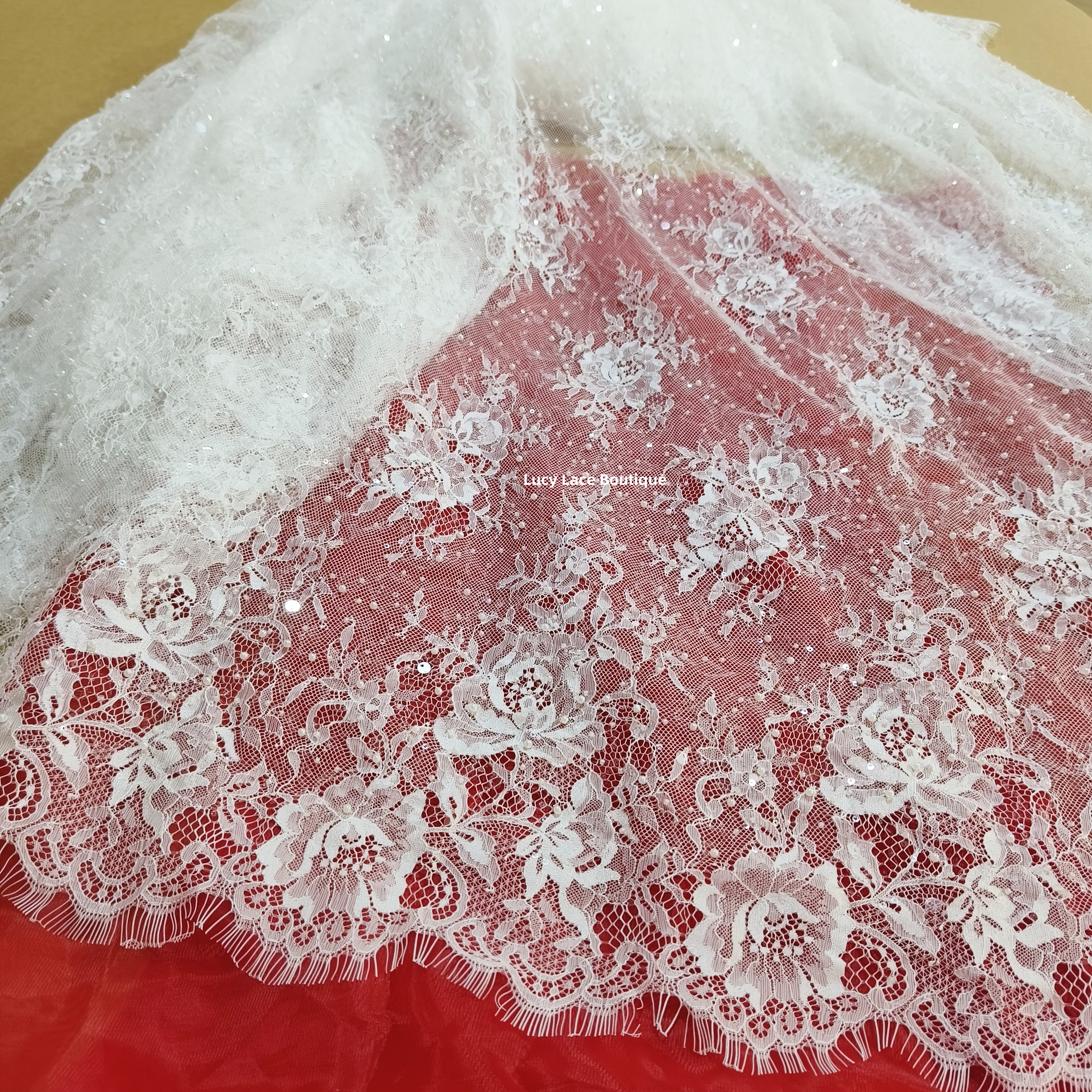 1 Panel 1.5M Wide 3M Long Off  - Sequin Fabric Panel recension och pris