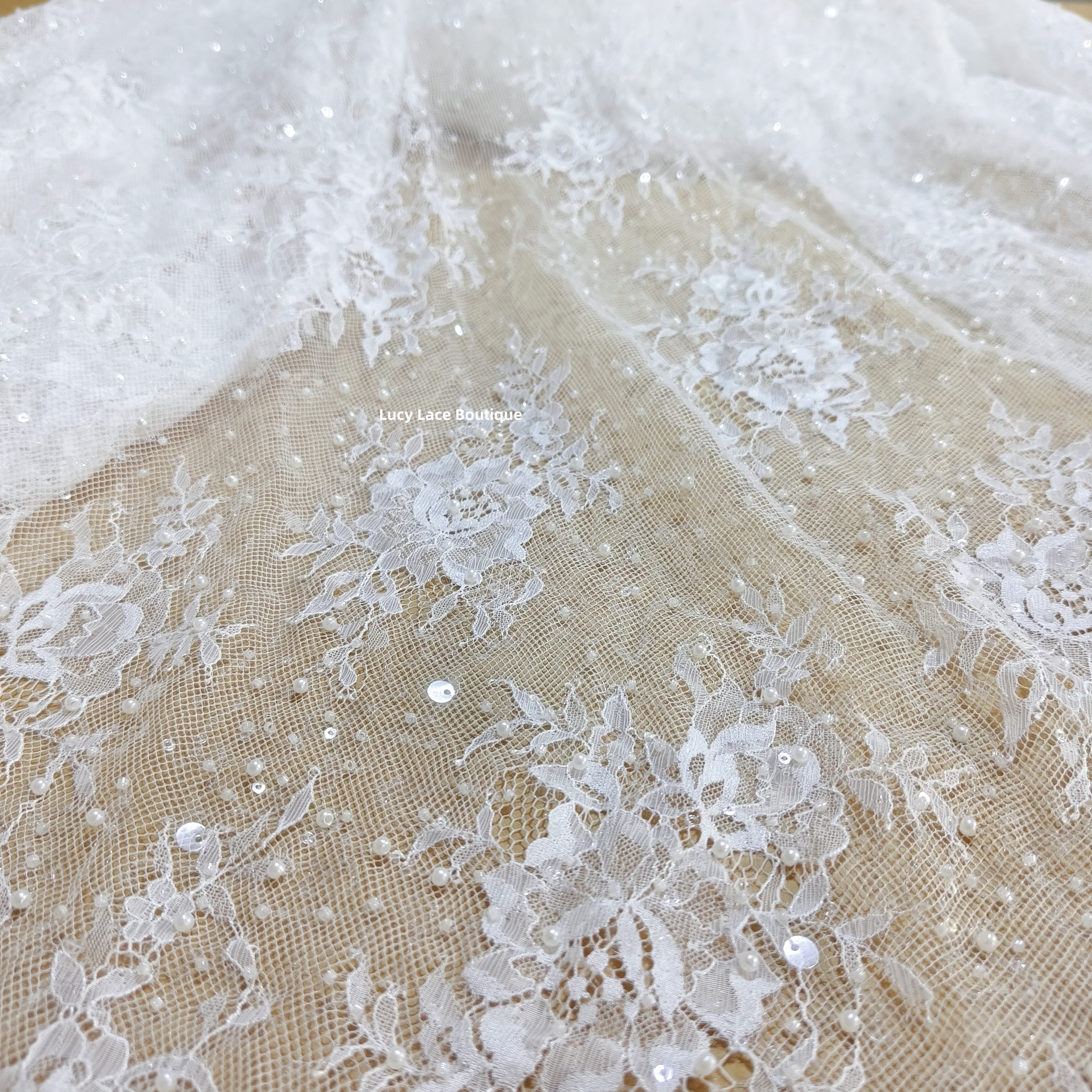 1 Panel 1.5M Wide 3M Long Off  - Sequin Fabric Panel recension och pris