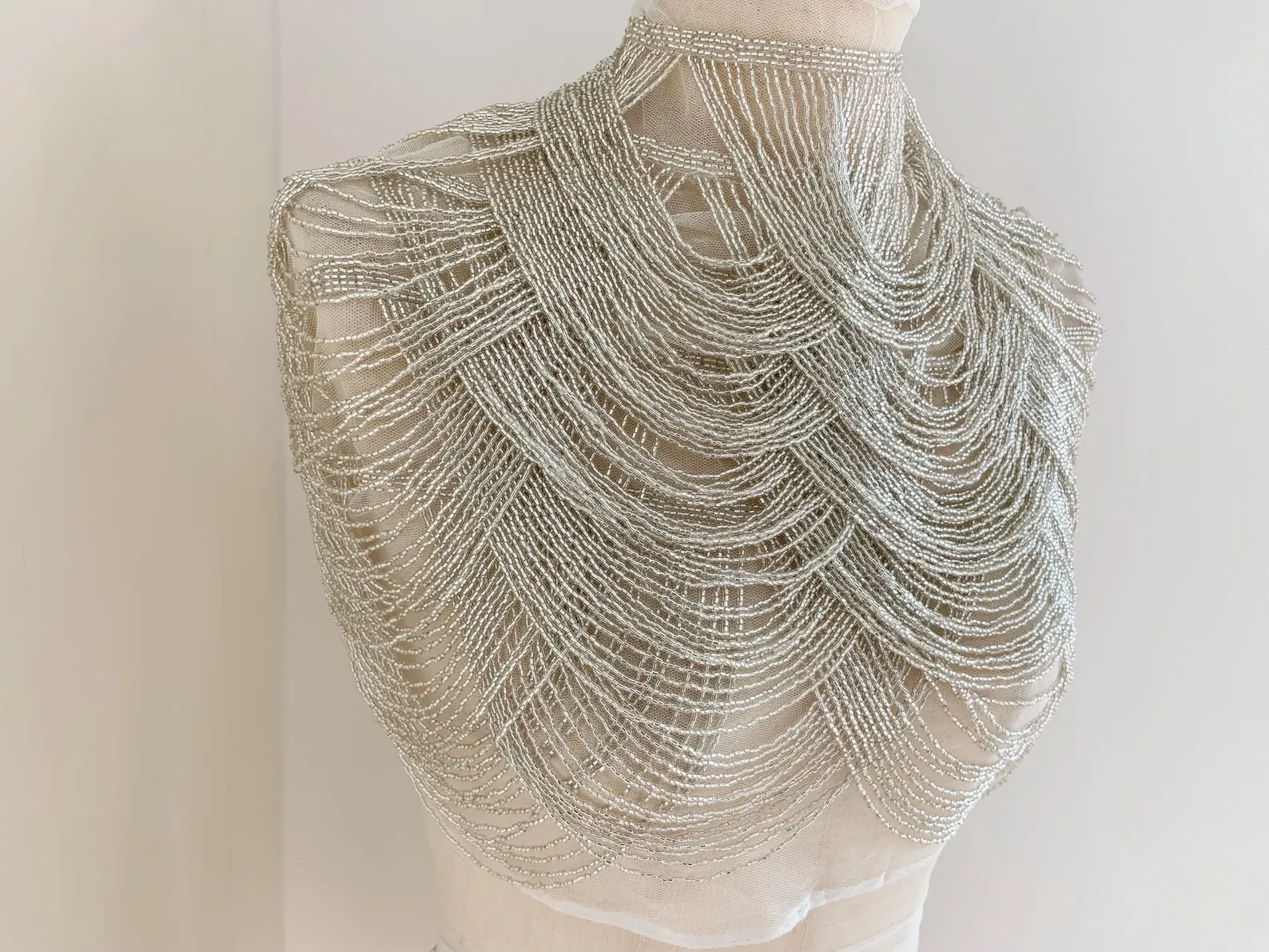 Silver Chains Cape Fabric, Bea - Beaded Trim Fringe recension och pris